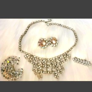 Jewelry Lot/Bundle Vintage Women's Accessories Necklace, Earrings,  BroochesJewe